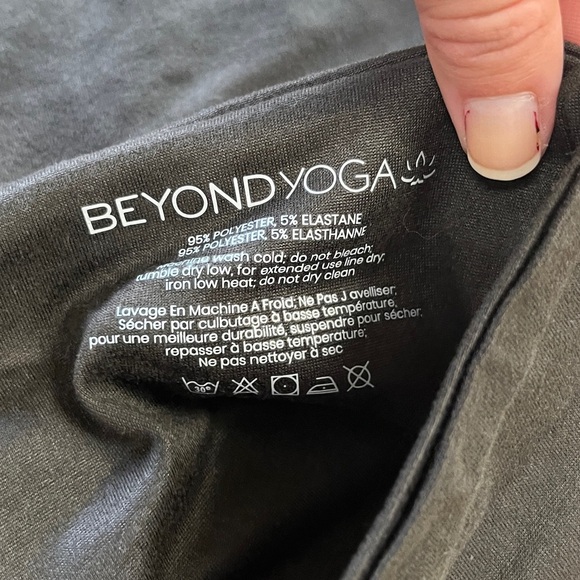 BEYOND YOGA Black Pocket Infinity Soft Scarf EUC - Picture 7 of 8